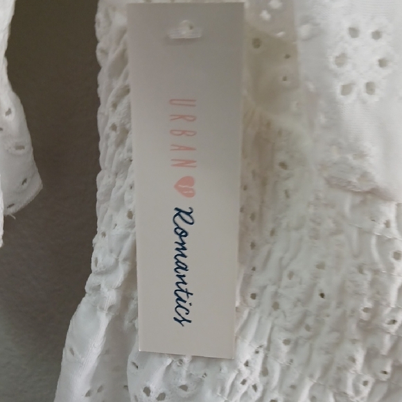 URBAN Romantics White Eyelet Blouse - Picture 6 of 7